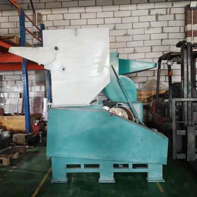 Χρησιμοποιημένο 1420rpm Ροταριακή ταχύτητα πλαστικό pp συντρίμμιο μηχανή Ανακύκλωση 880 * 1210 * 1540mm