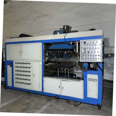 50-100KG/h Max σχηματιστική ταχύτητα Μηχανή σχηματισμού υπό κενό πλαστικών για μεγάλης κλίμακας παραγωγή